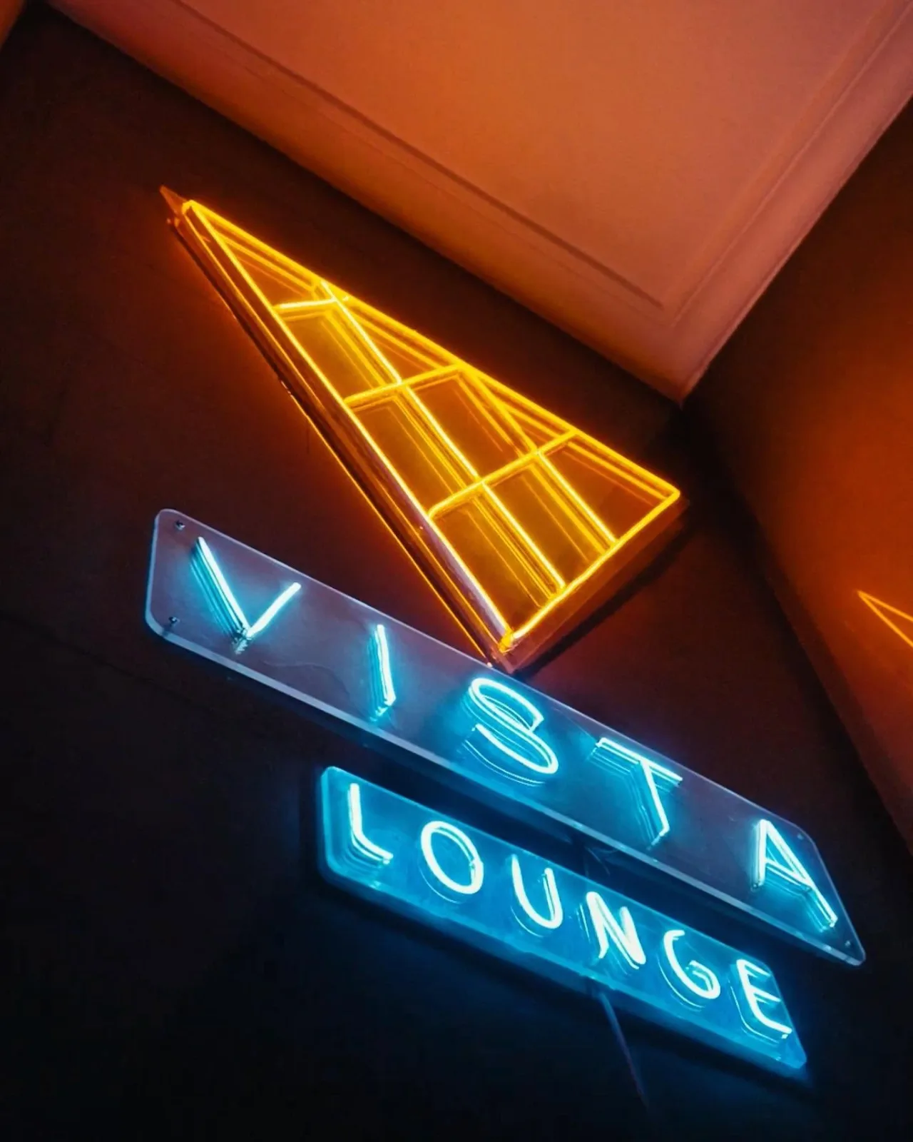 VISTA LOUNGE