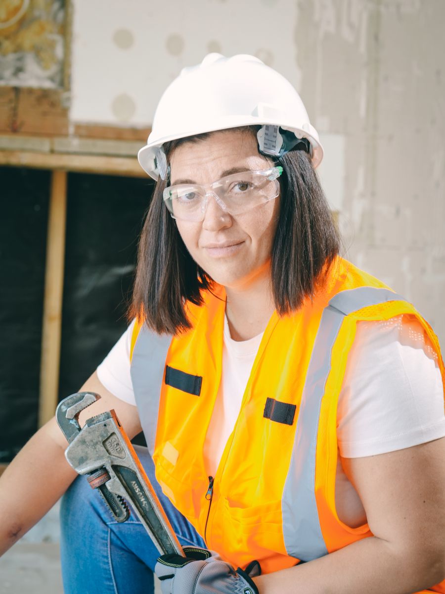 Une professionnelle en tenue de travail