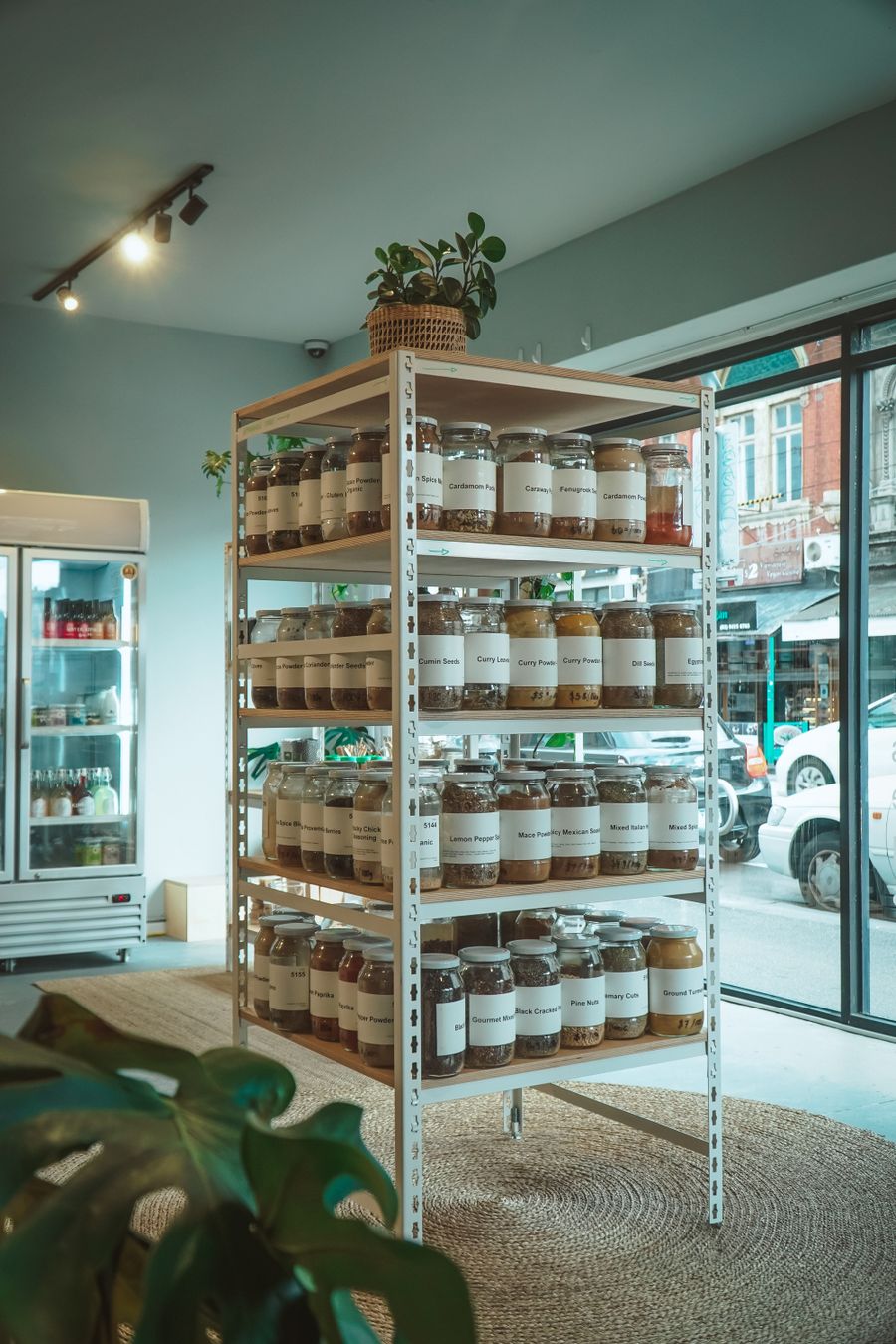 Les rayons garnis d une boutique